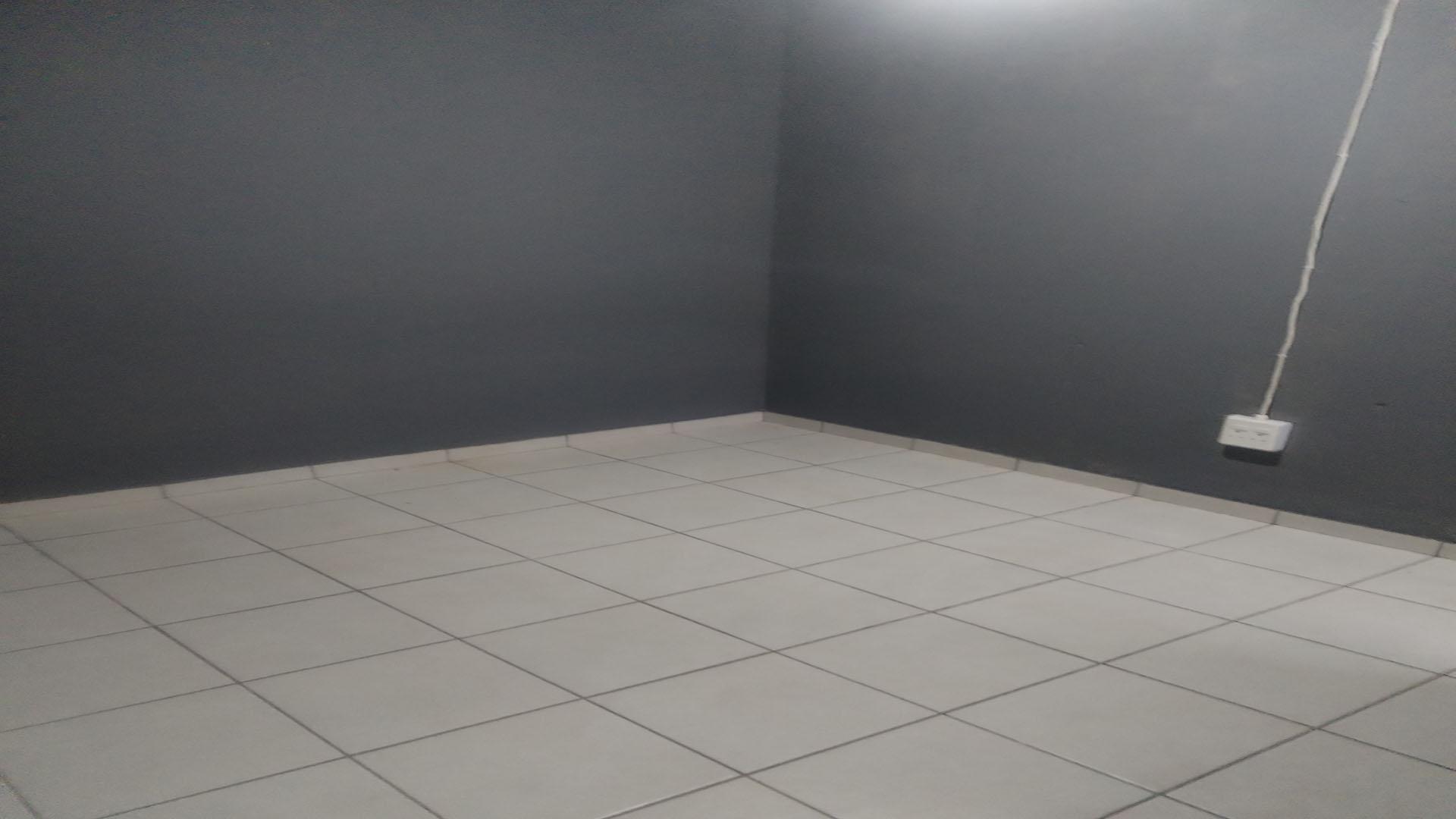 Bed Room 1 of property in Devland