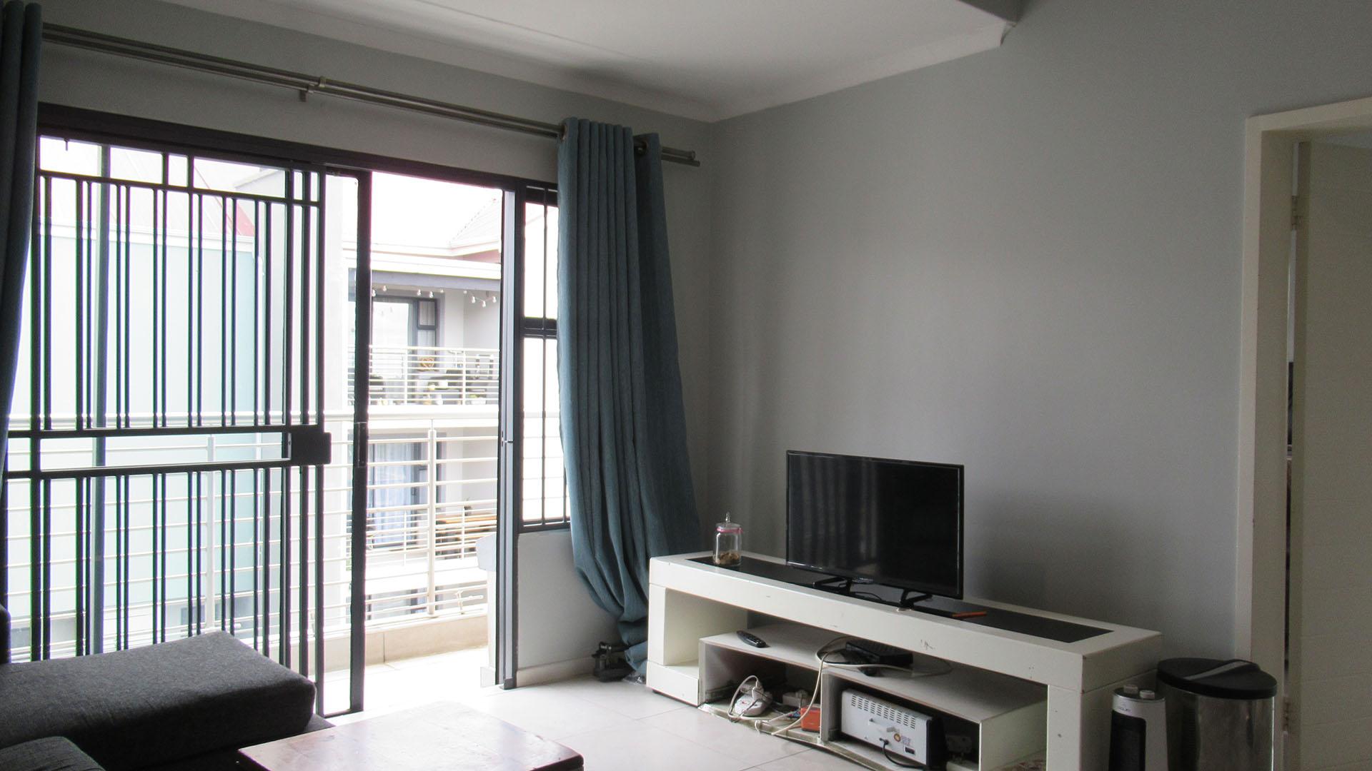 Lounges - 11 square meters of property in Westlake View