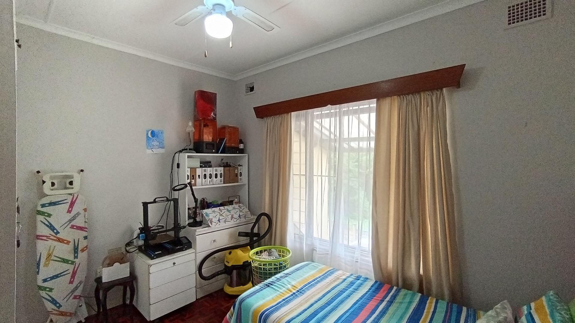 Bed Room 1 - 13 square meters of property in Warner Beach