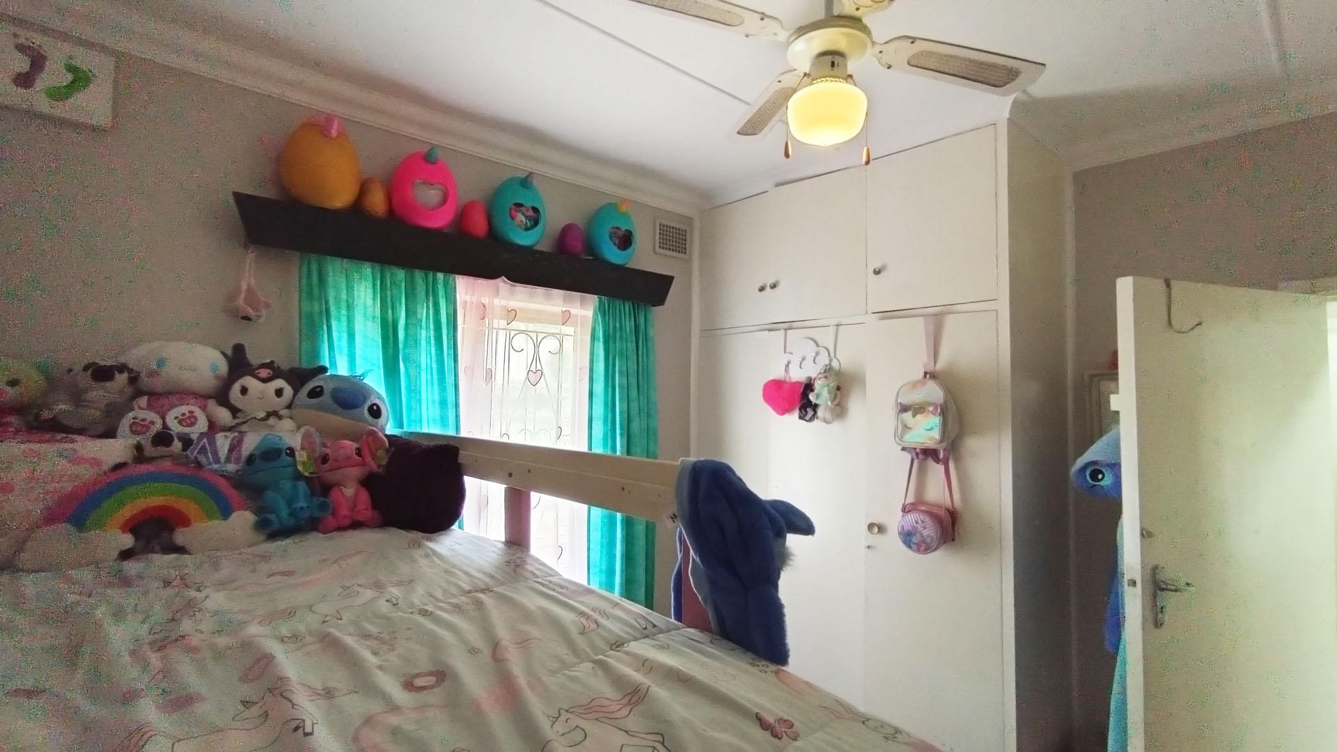 Bed Room 2 - 18 square meters of property in Warner Beach