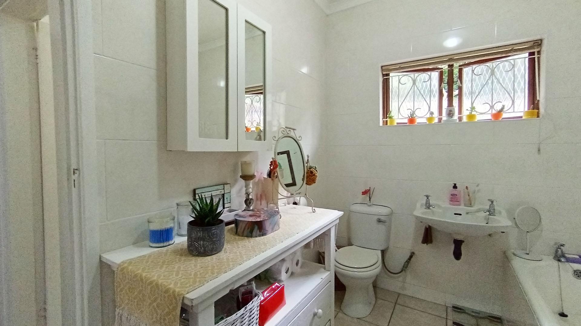 Bathroom 1 - 13 square meters of property in Warner Beach