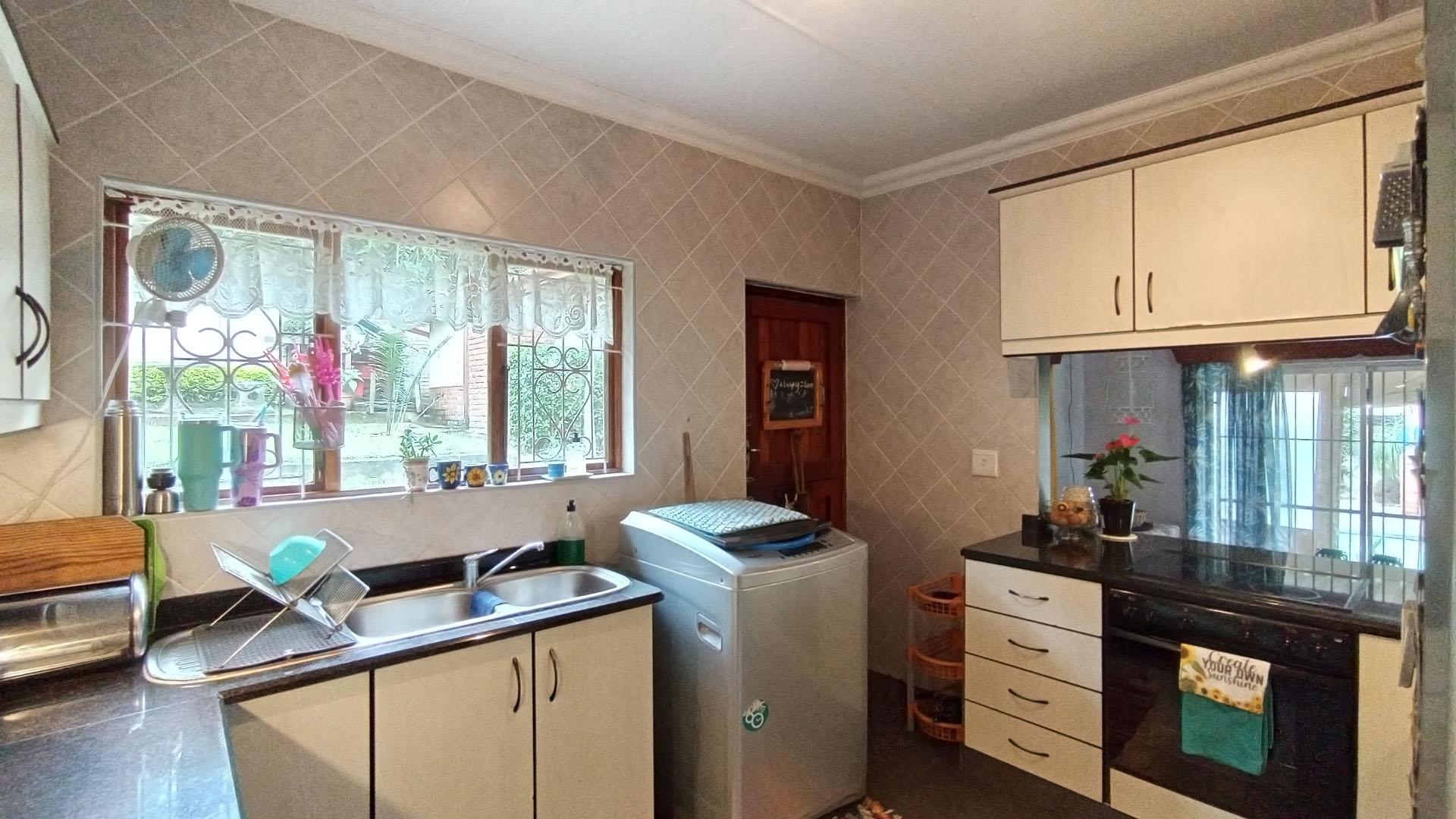 Kitchen - 24 square meters of property in Warner Beach