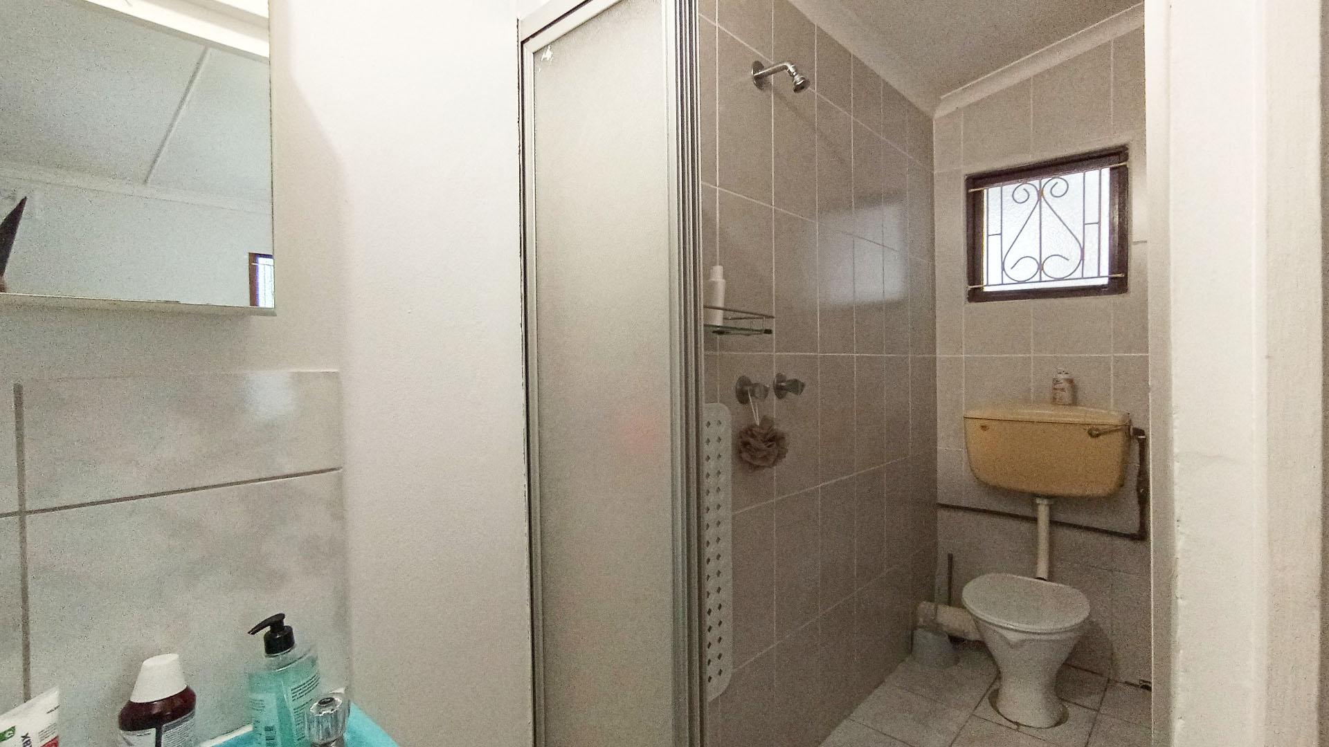 Bathroom 1 - 13 square meters of property in Warner Beach
