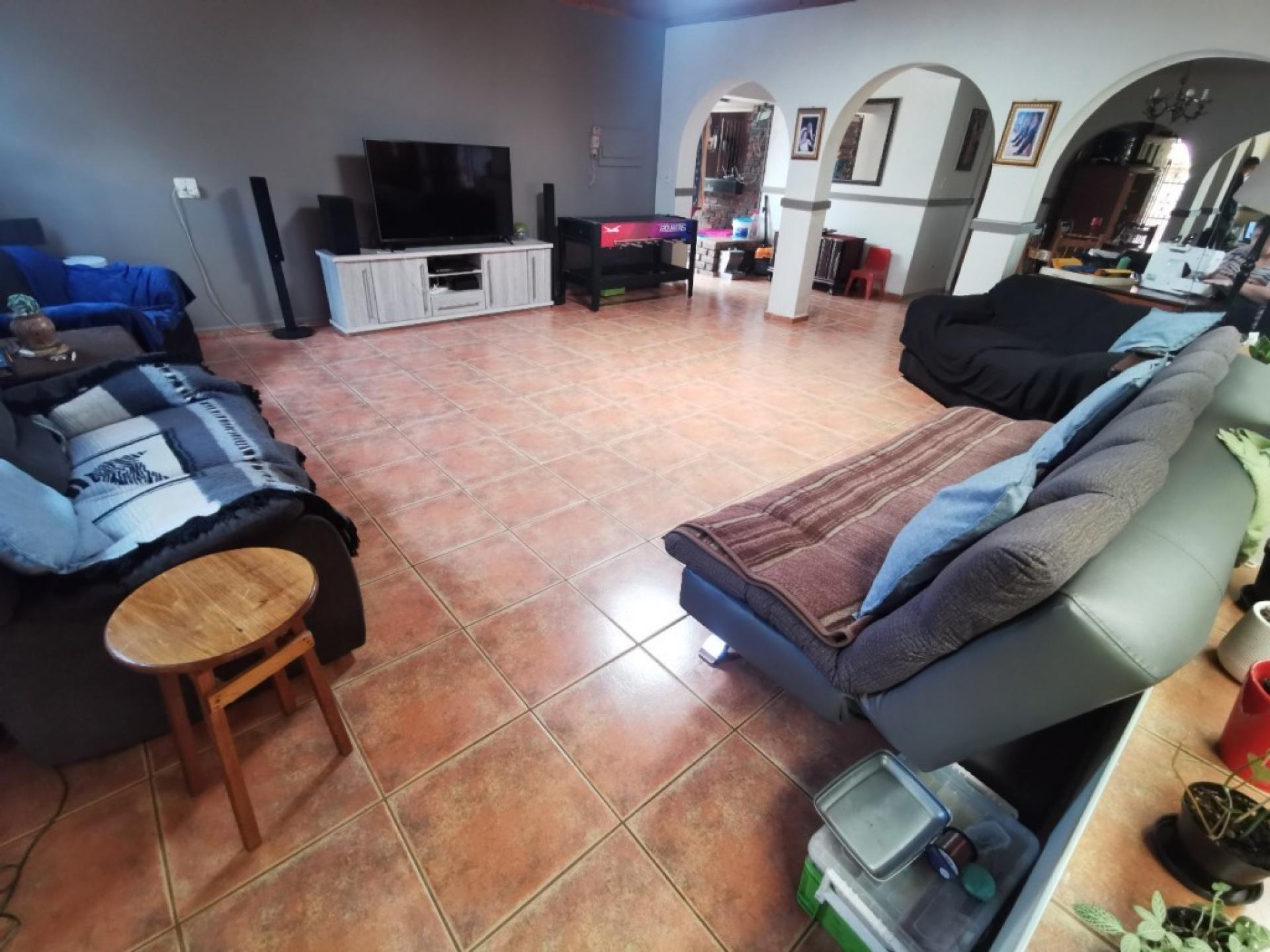  of property in Theresapark