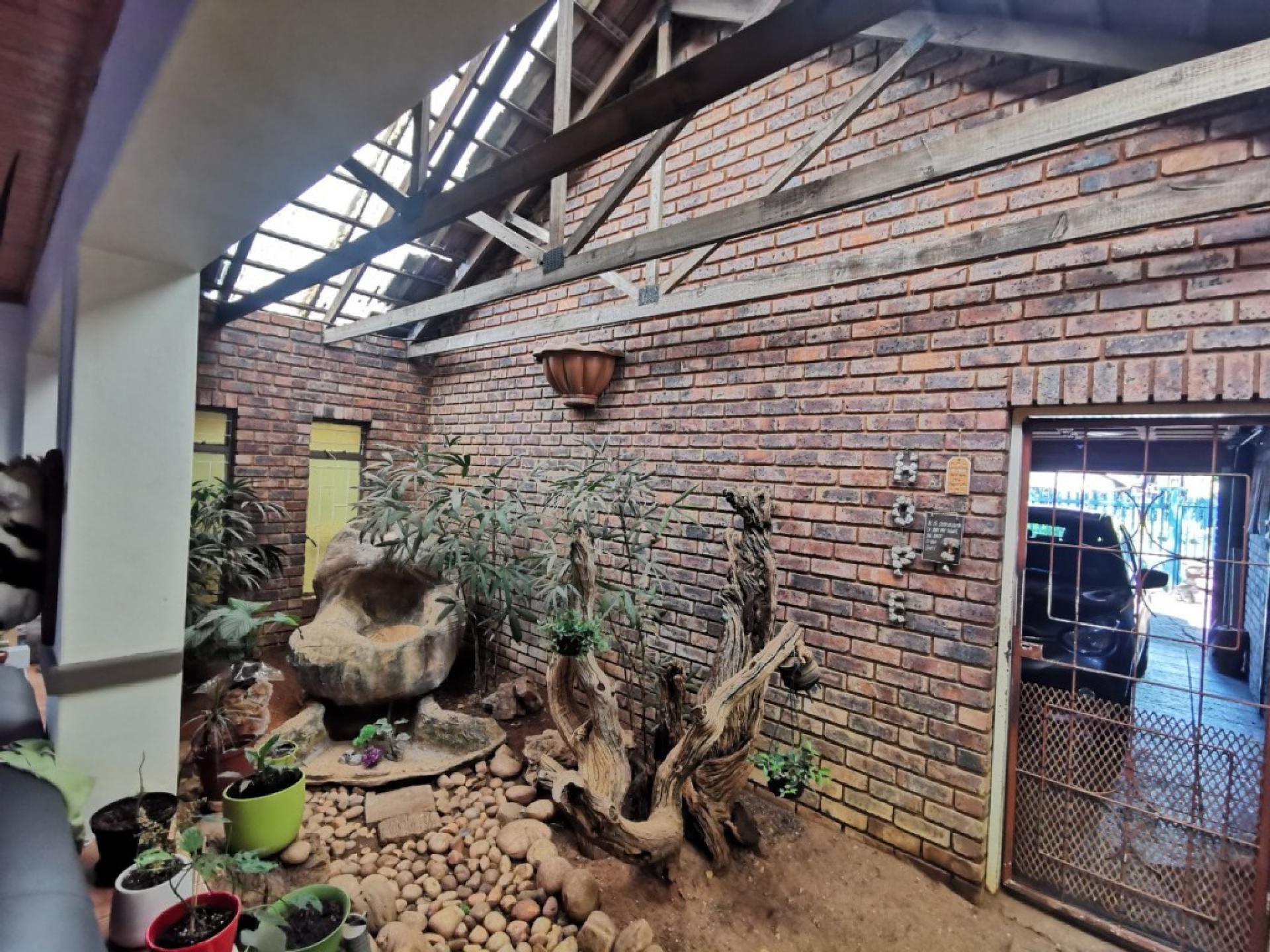  of property in Theresapark