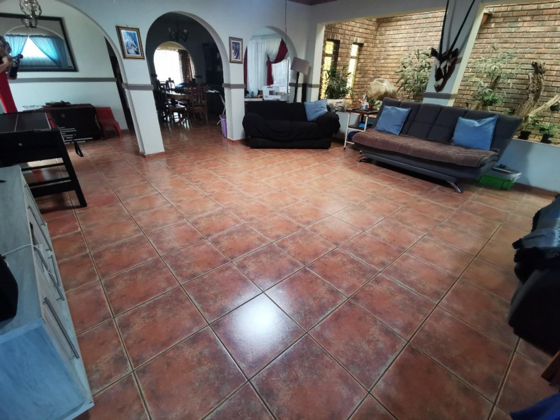  of property in Theresapark