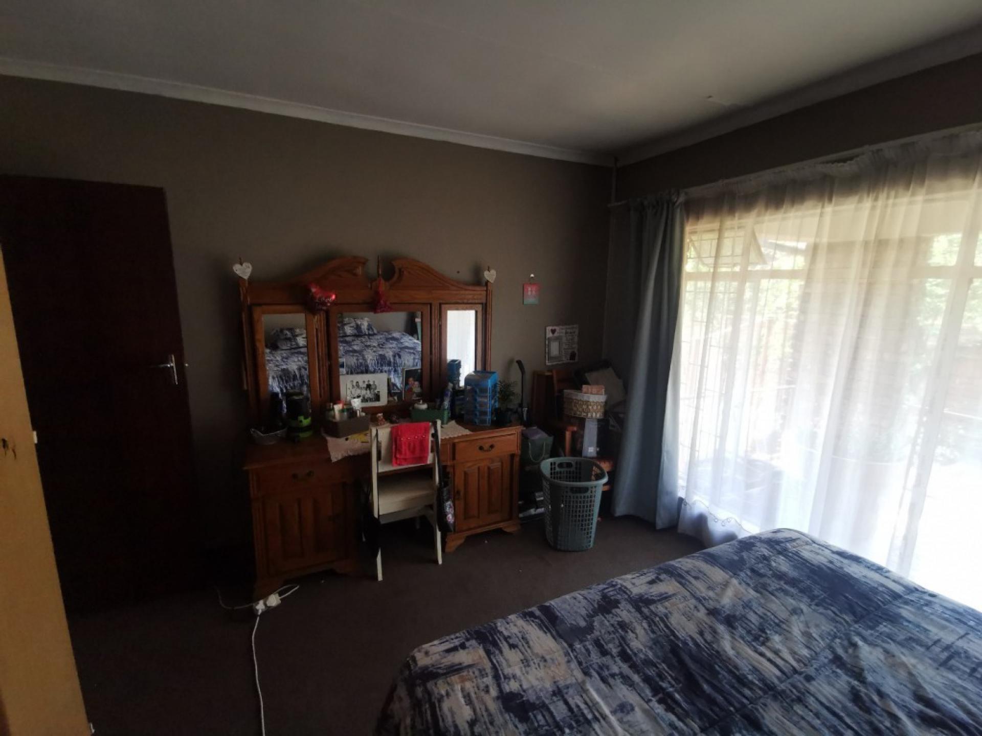  of property in Theresapark