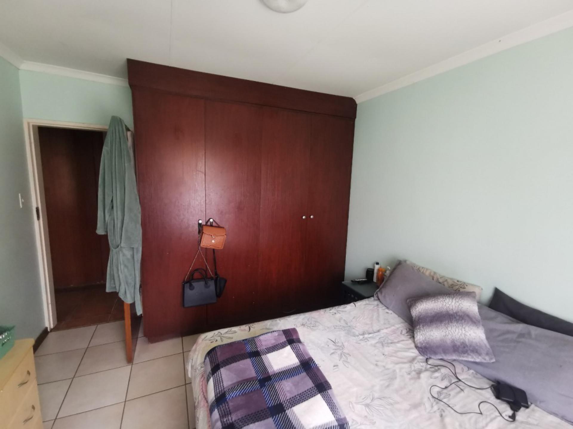  of property in Theresapark