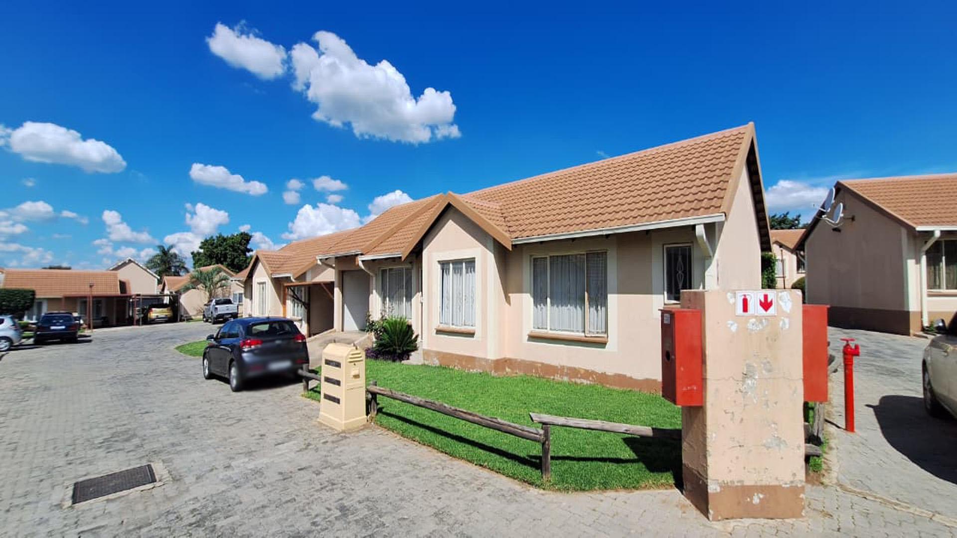 Front View of property in Kew