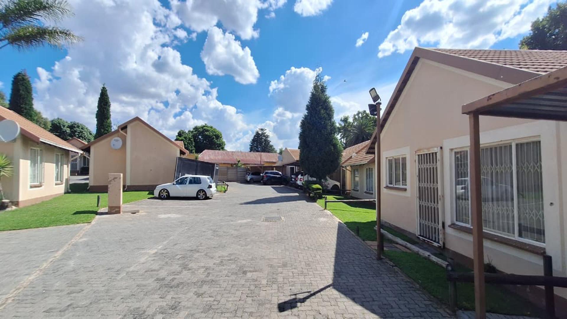 Front View of property in Kew