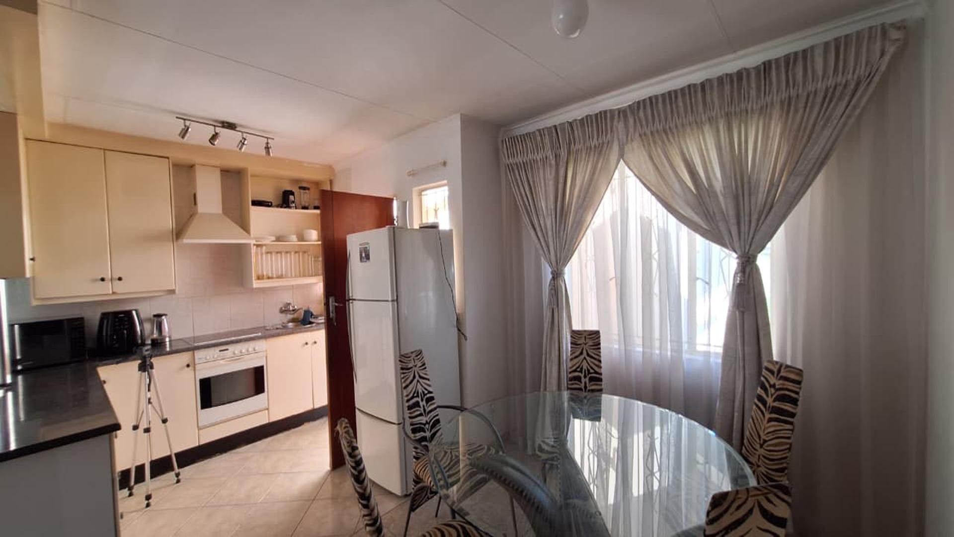 Dining Room - 8 square meters of property in Kew