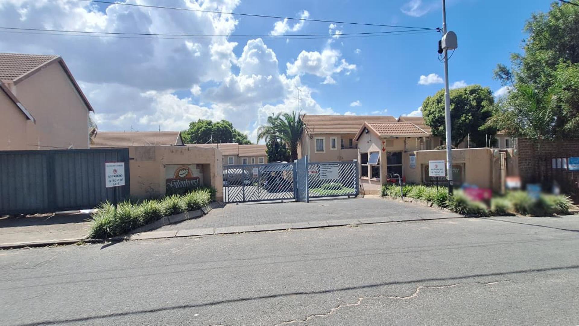 Front View of property in Kew