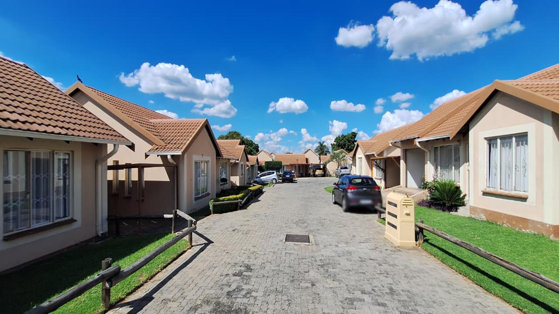 Front View of property in Kew