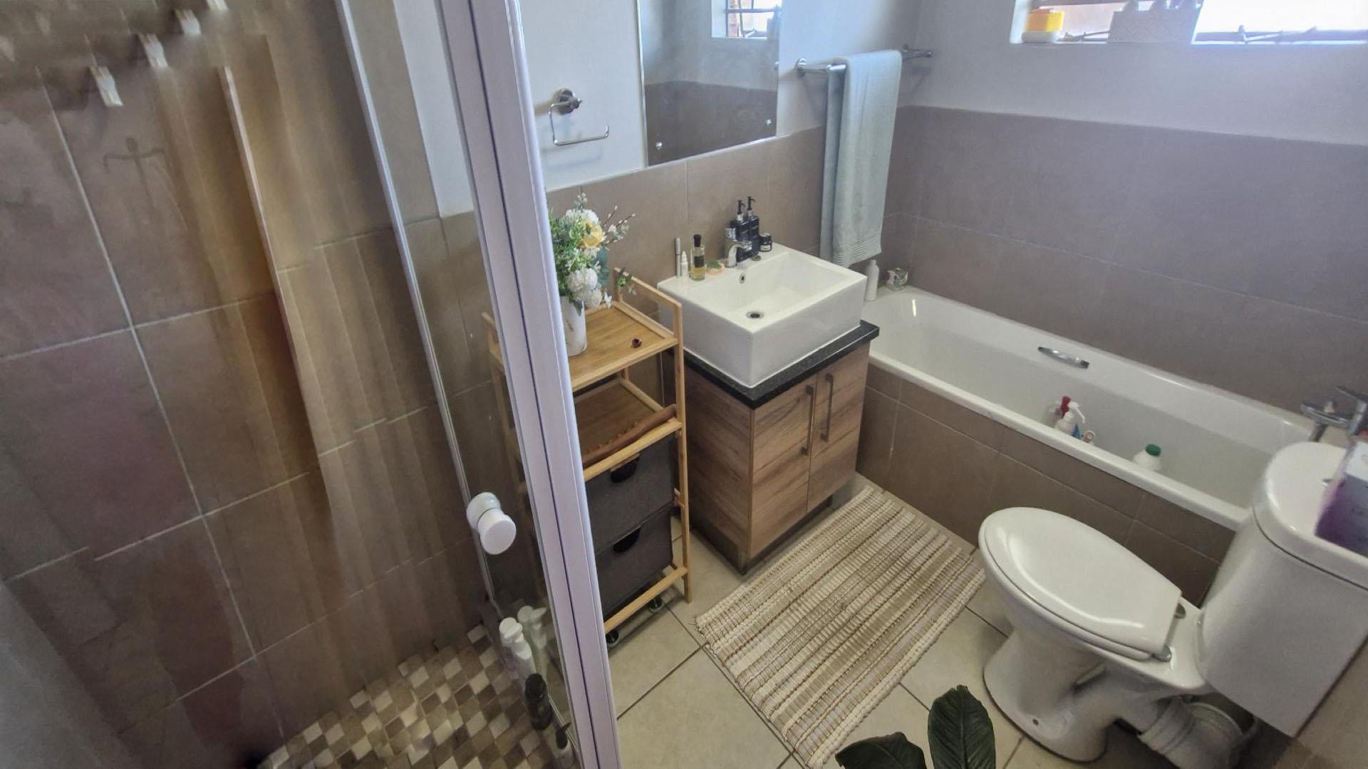 Bathroom 1 of property in Sagewood