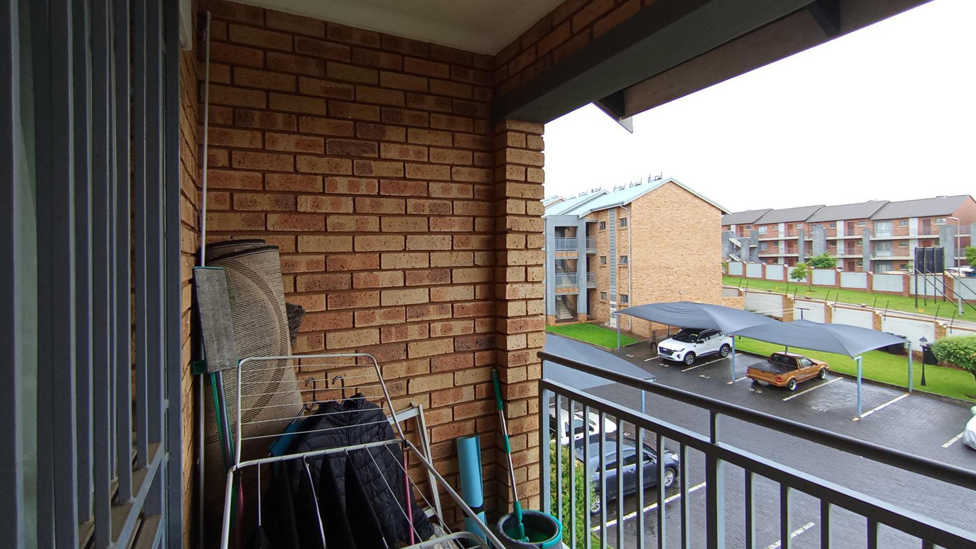 Balcony - 5 square meters of property in Sagewood