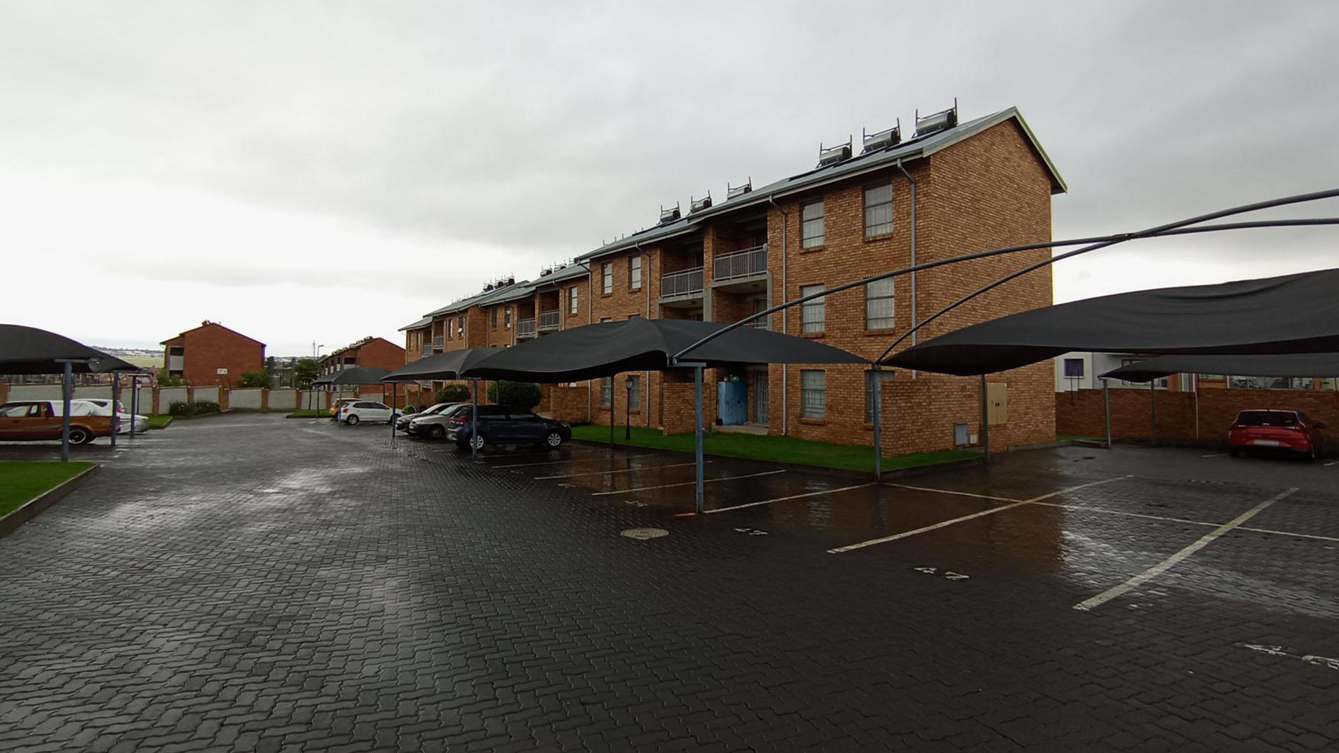 Front View of property in Sagewood