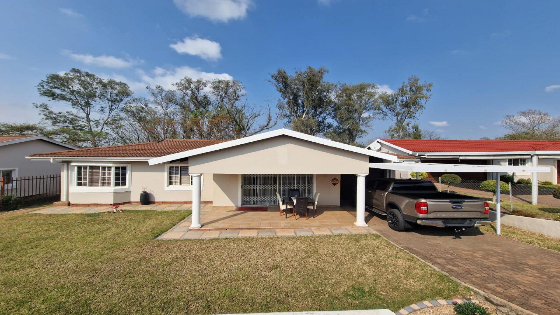 Front View of property in Lincoln Meade