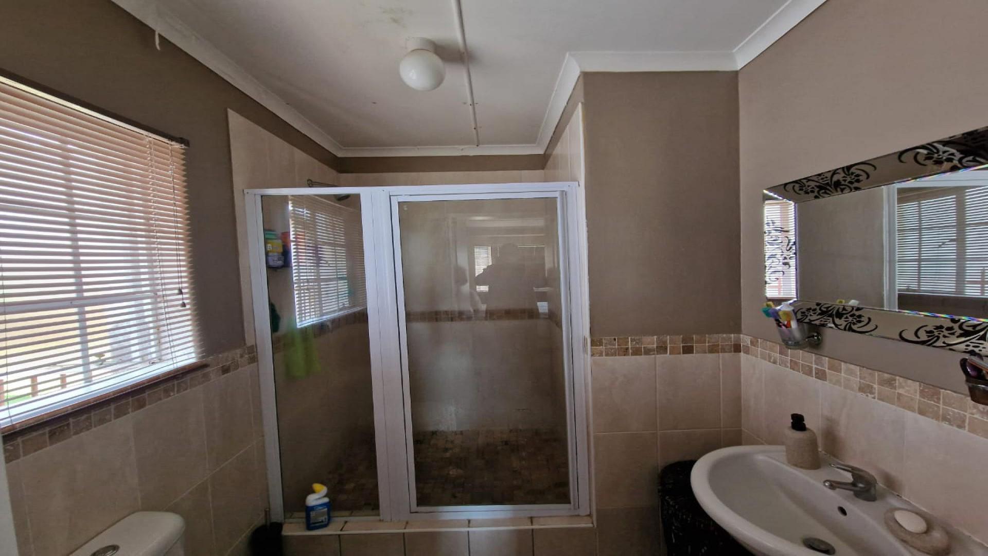 Bathroom 1 of property in Lincoln Meade