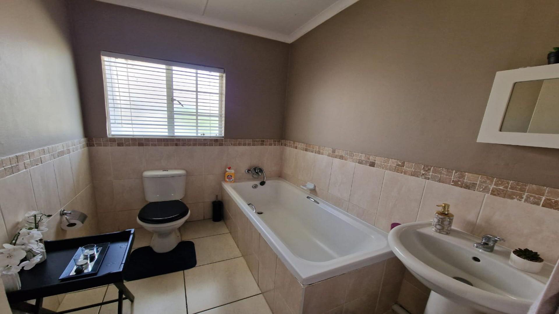 Bathroom 2 of property in Lincoln Meade