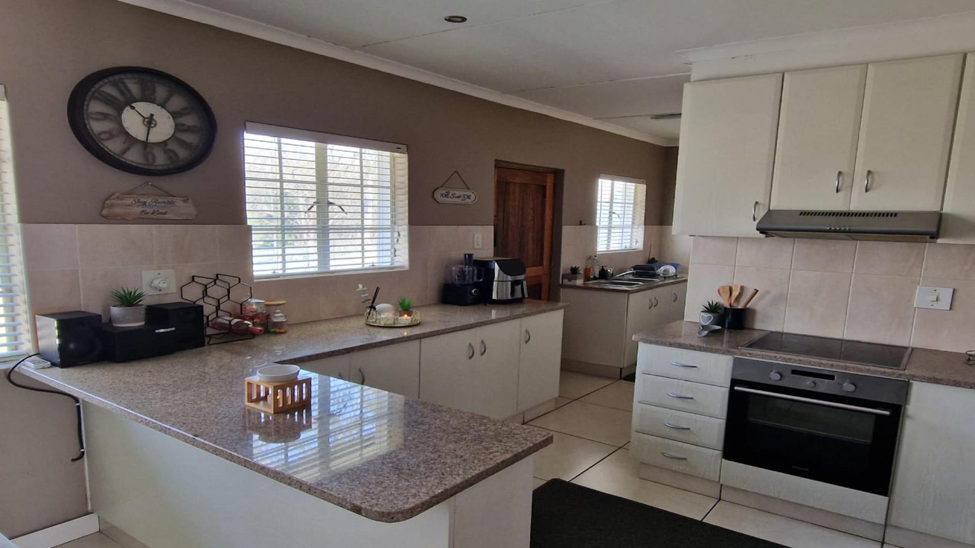 Kitchen of property in Lincoln Meade