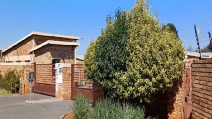 SA Home Loans Sale in Execution 2 Bedroom Sectional Title for Sale in Vanderbijlpark - MR699517