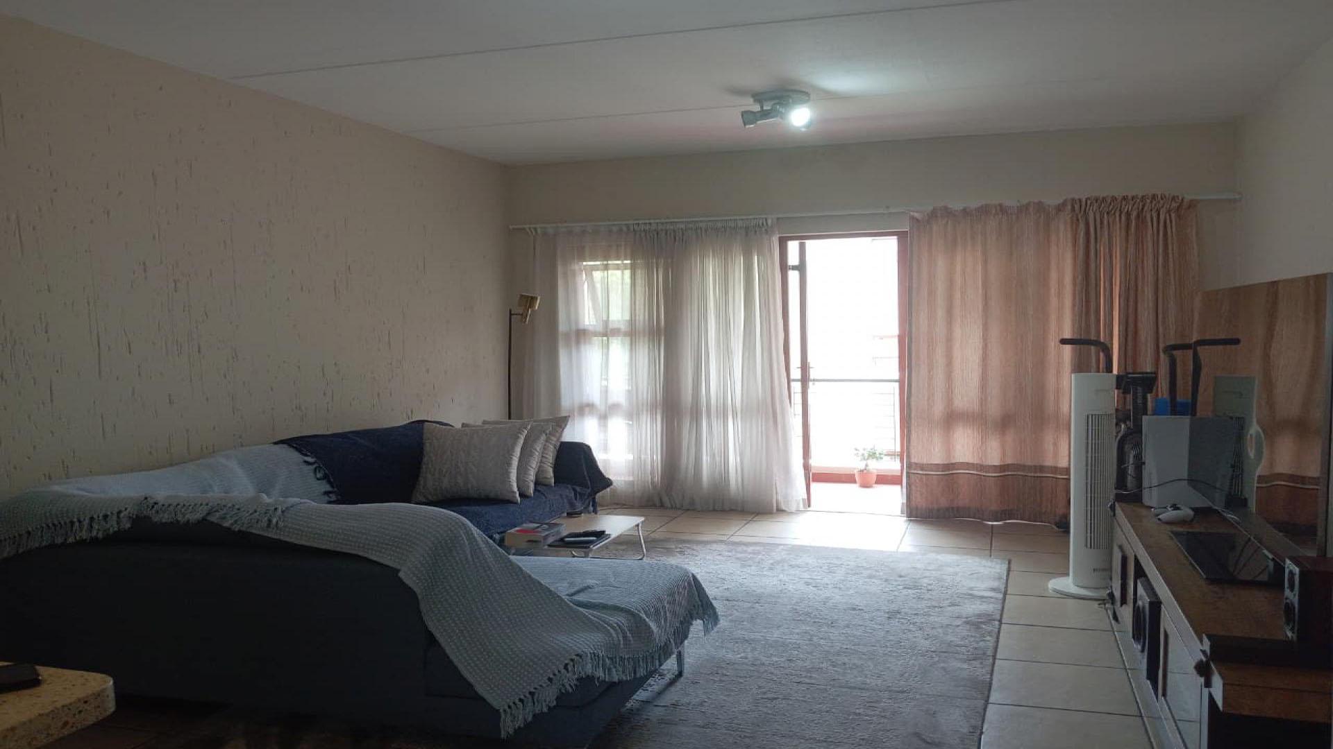 Lounges of property in Douglasdale