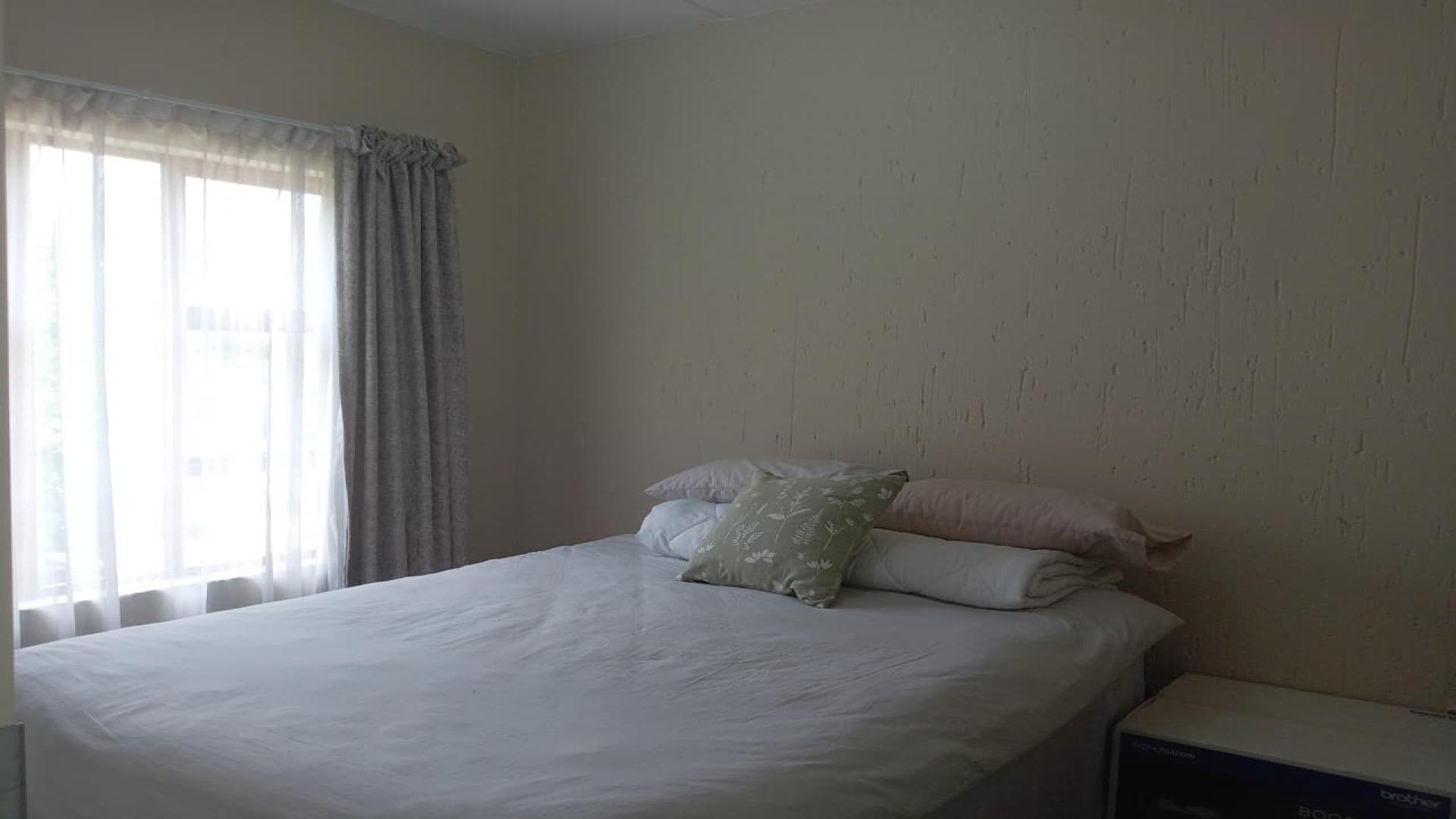 Bed Room 1 of property in Douglasdale