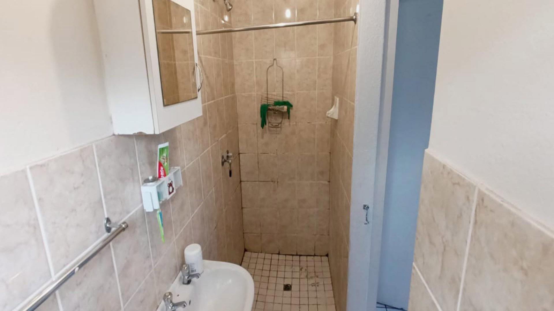 Bathroom 1 of property in Ormonde
