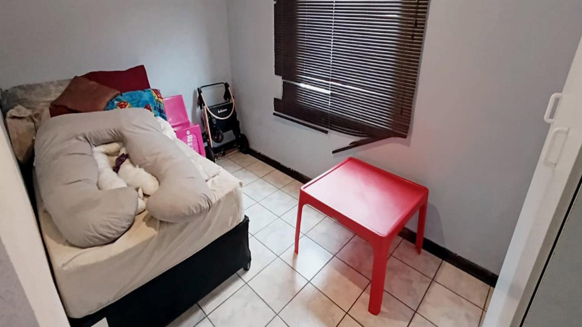 Bed Room 1 of property in Ormonde