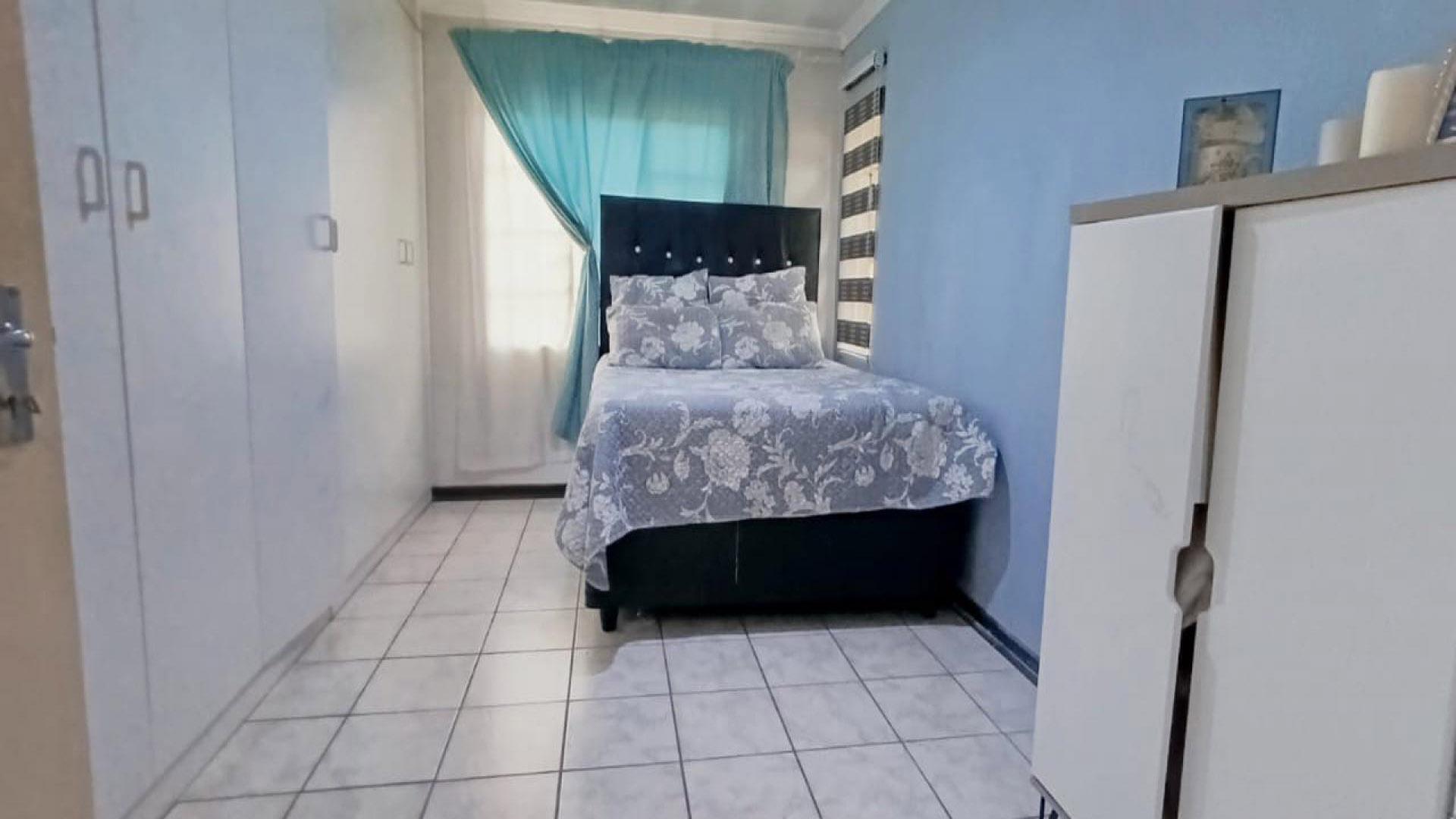 Bed Room 2 of property in Ormonde