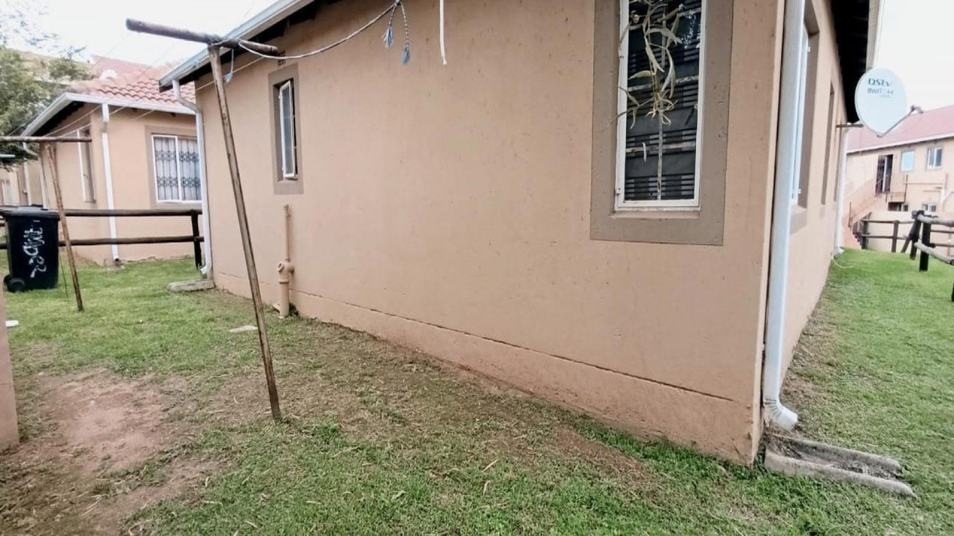 Backyard of property in Ormonde