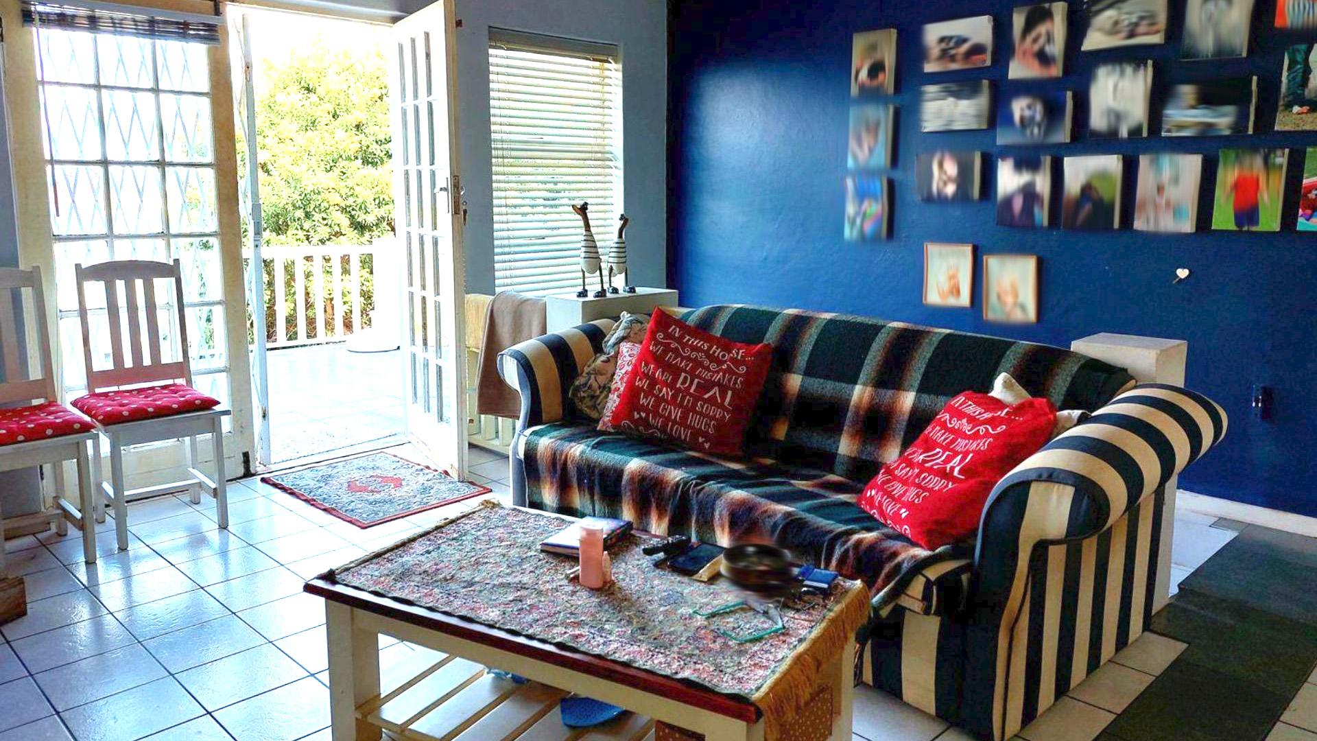 Lounges of property in De Kelders