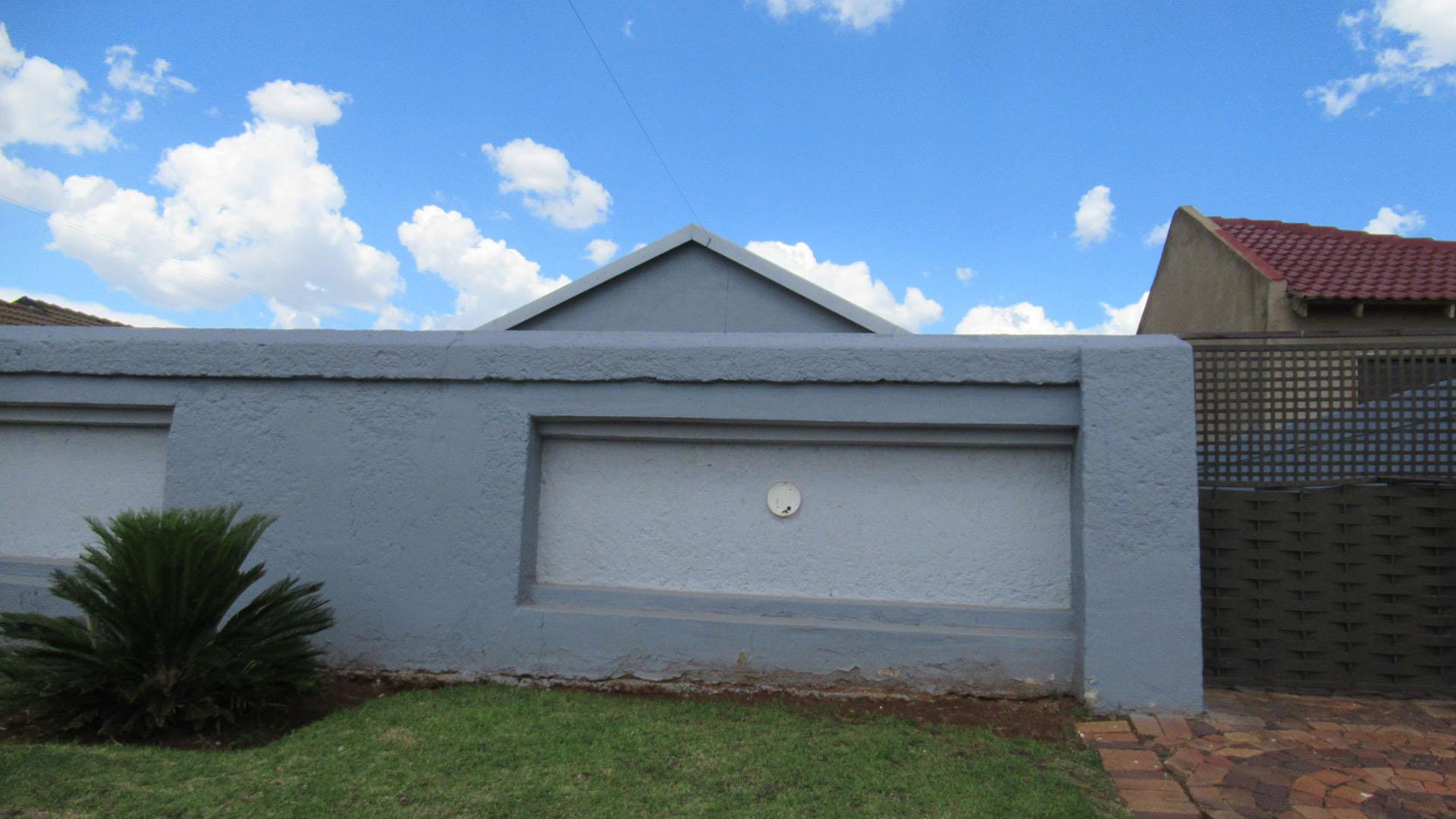Front View of property in Protea Glen