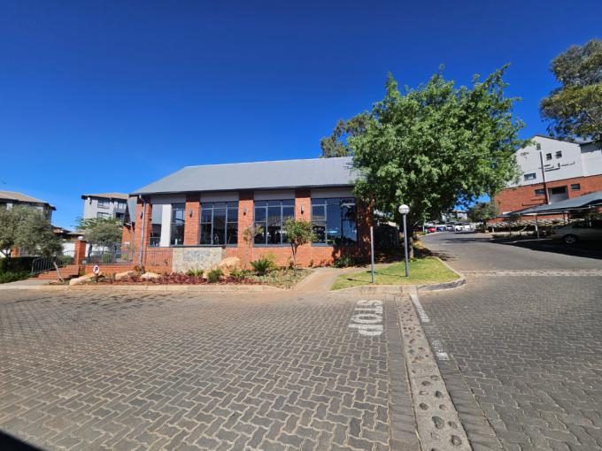 1 Bedroom Simplex for Sale For Sale in Oakdene - MR699570