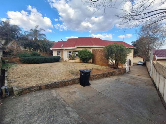 4 Bedroom House for Sale For Sale in Kibler Park - MR699571