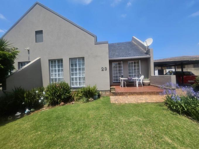 2 Bedroom Simplex for Sale For Sale in Albertsdal - MR699574