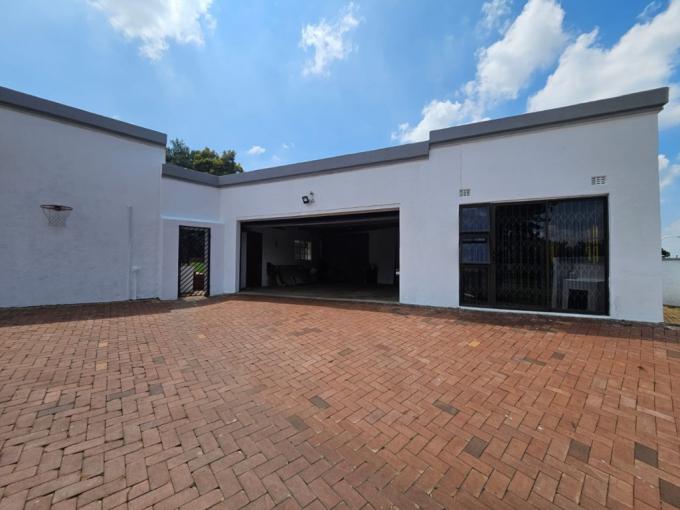 4 Bedroom House for Sale For Sale in Glenvista - MR699595