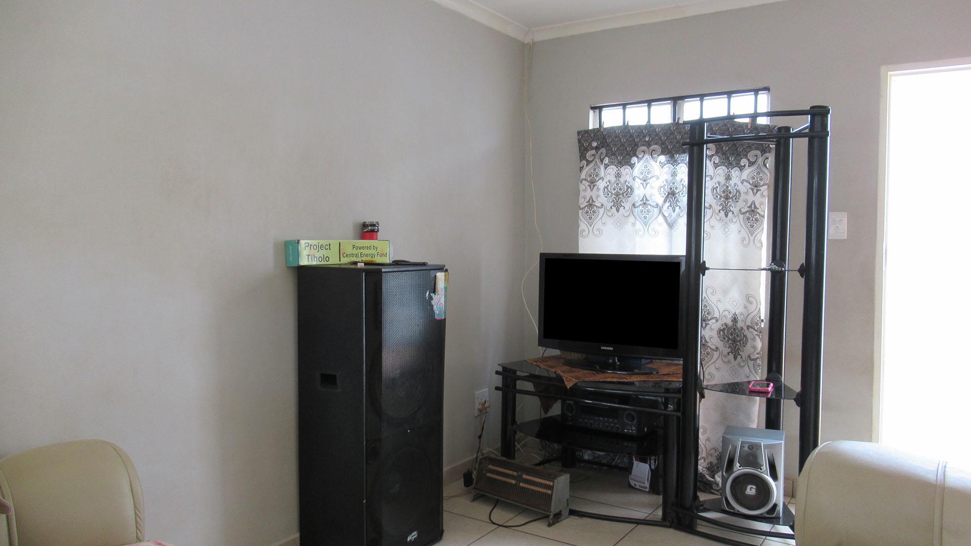 Dining Room - 11 square meters of property in Protea Glen