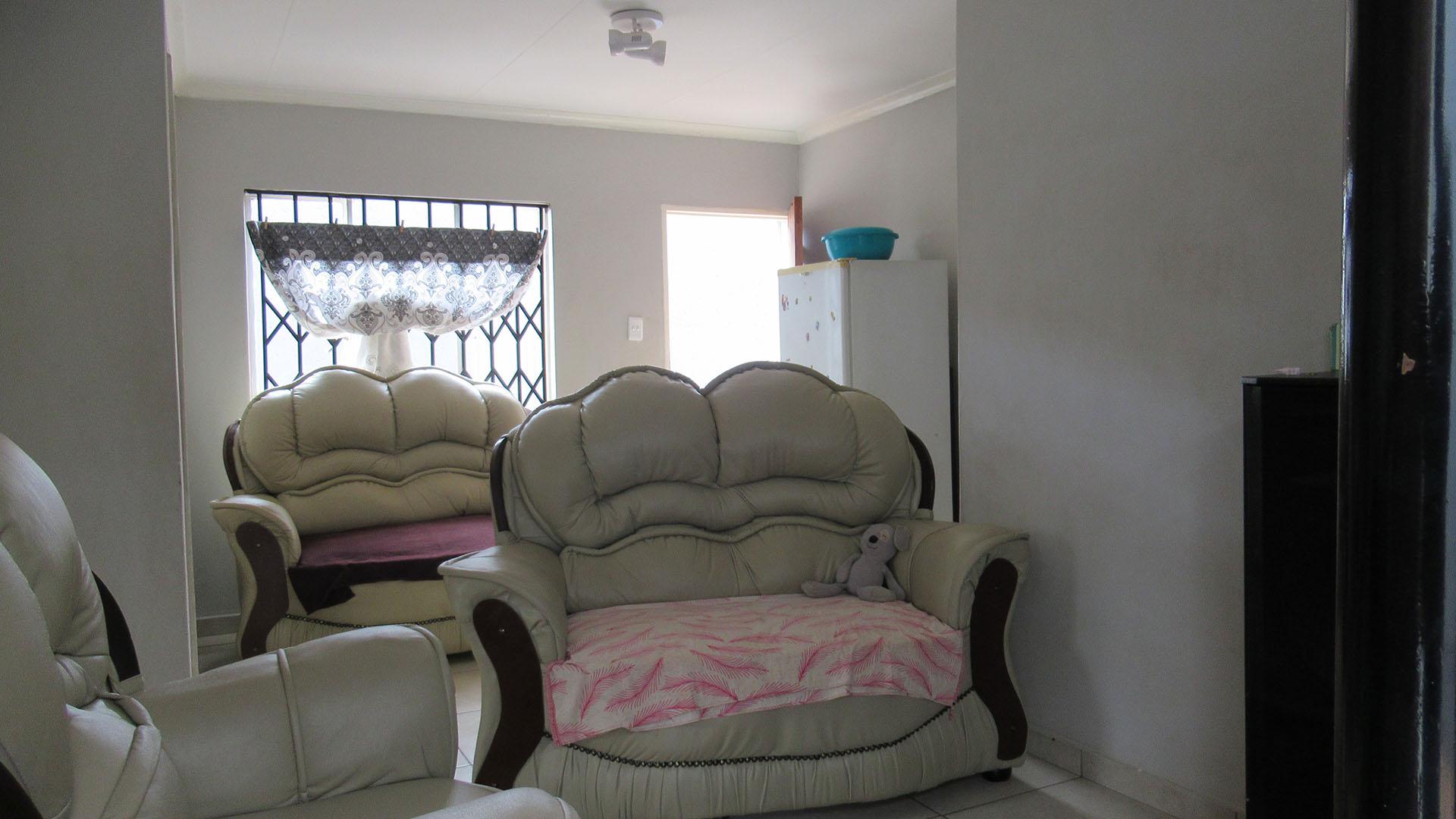 Dining Room - 11 square meters of property in Protea Glen