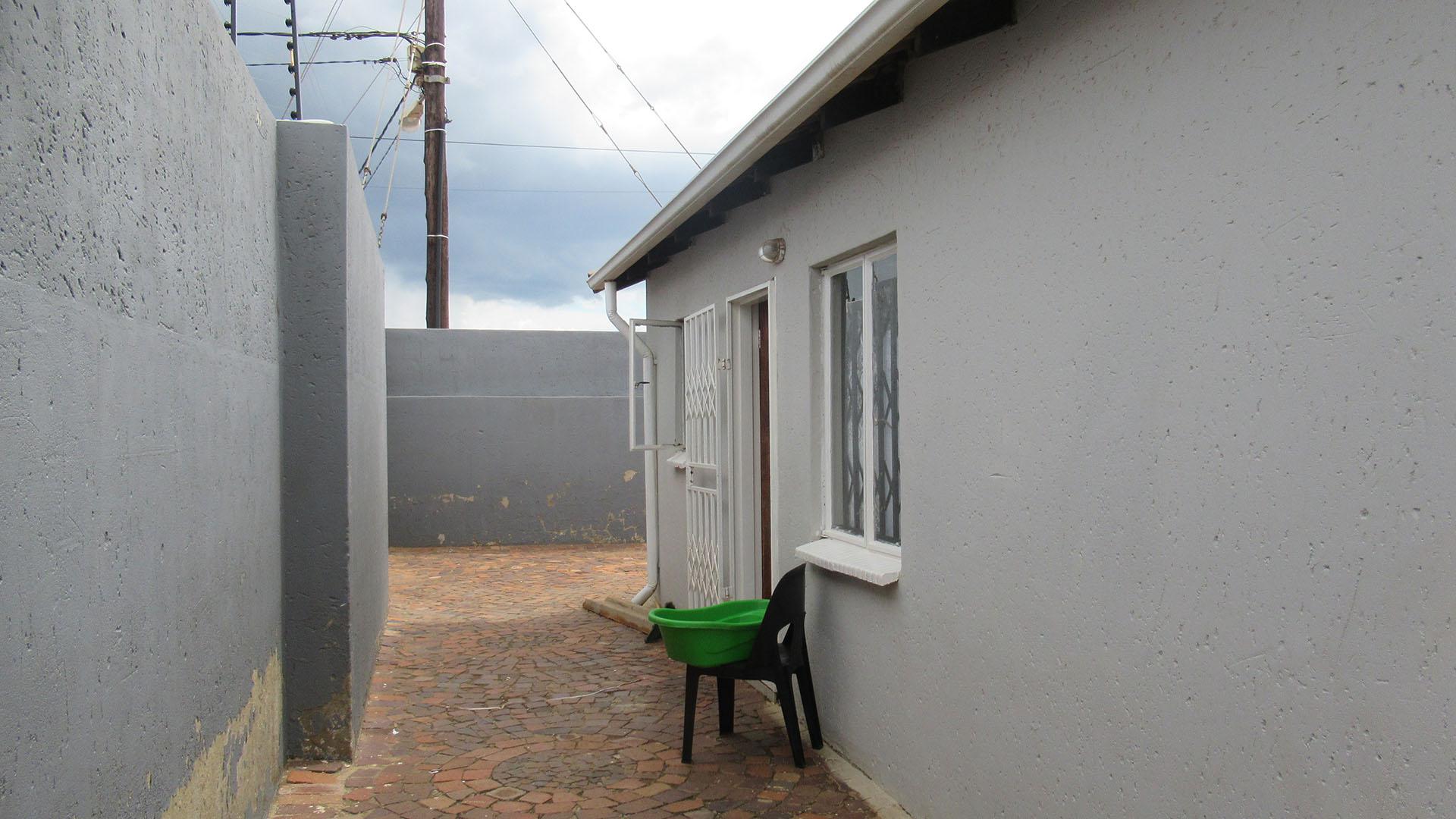 Front View of property in Protea Glen