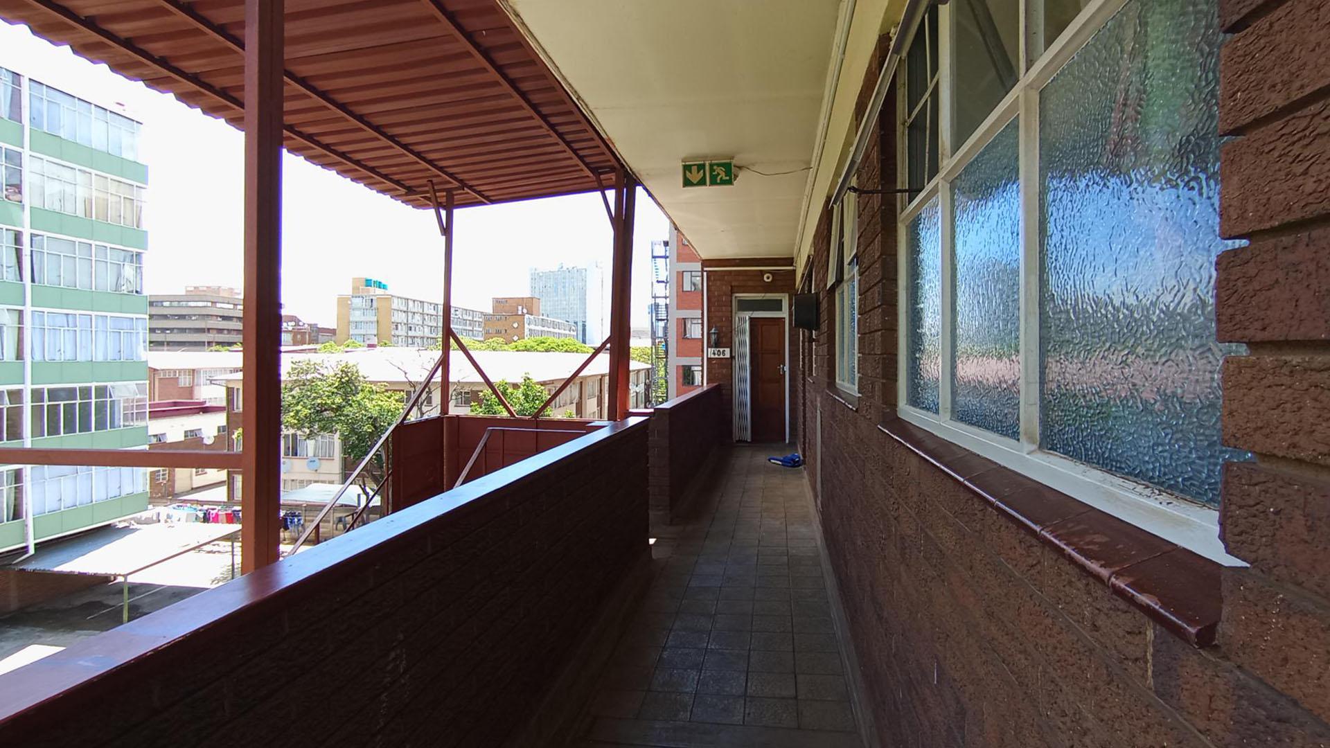 Front View of property in Sunnyside