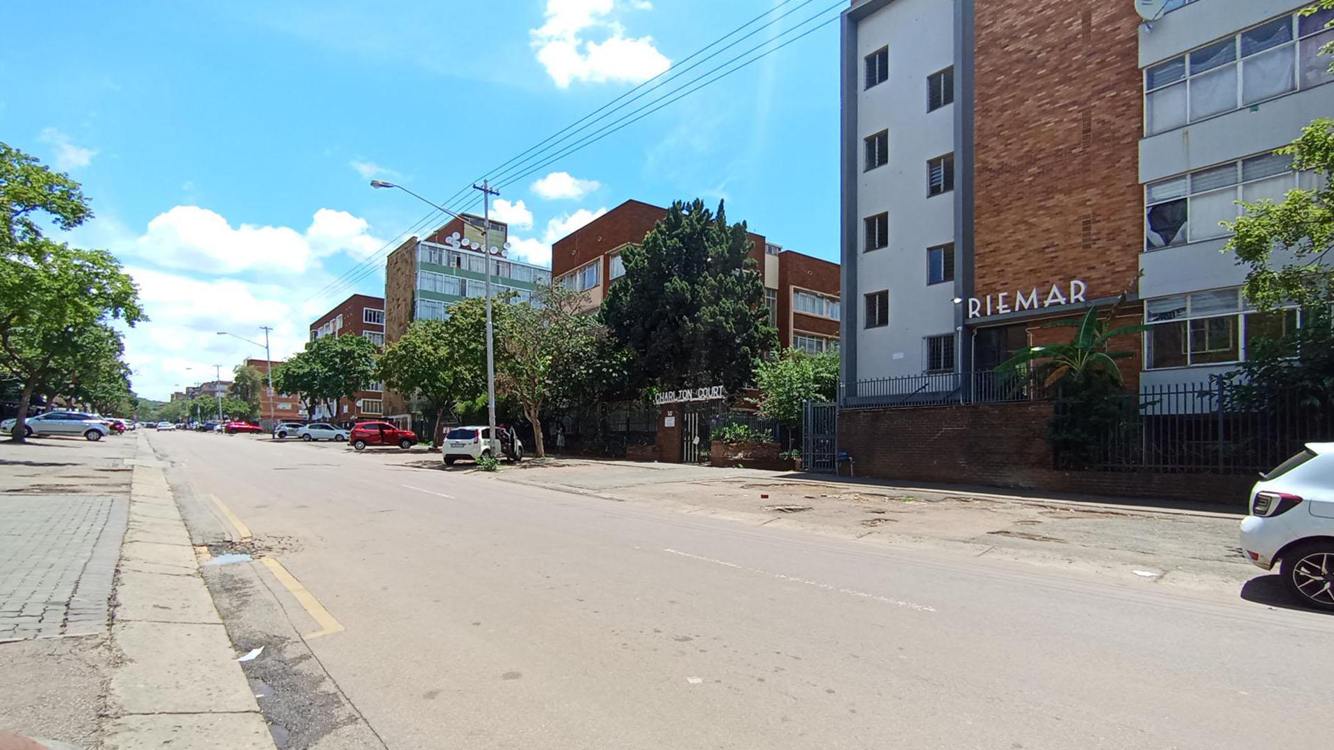 Front View of property in Sunnyside