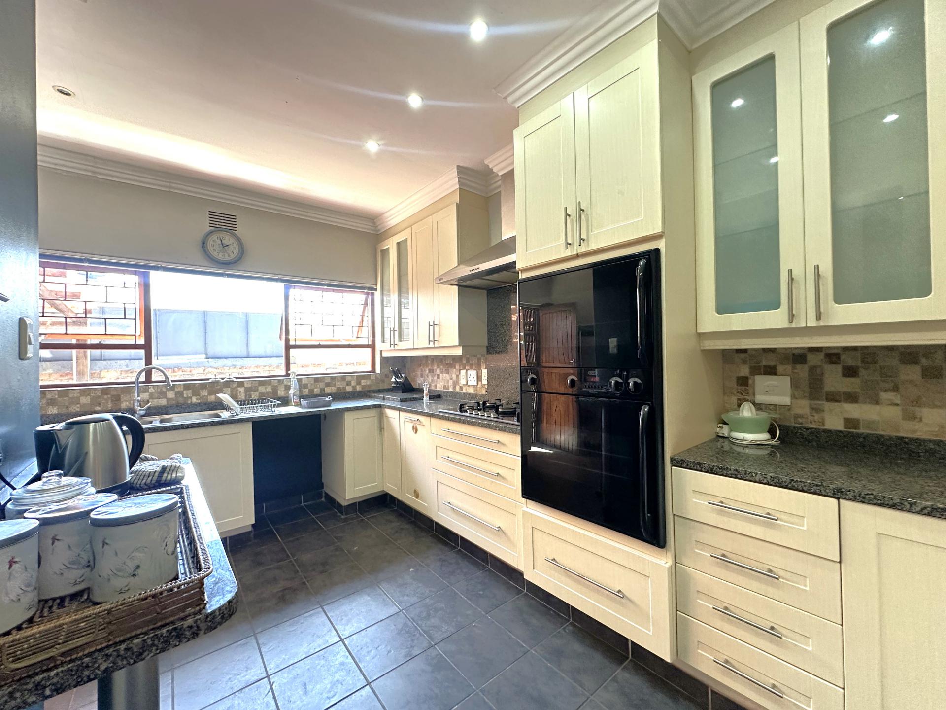  of property in Glen Barrie