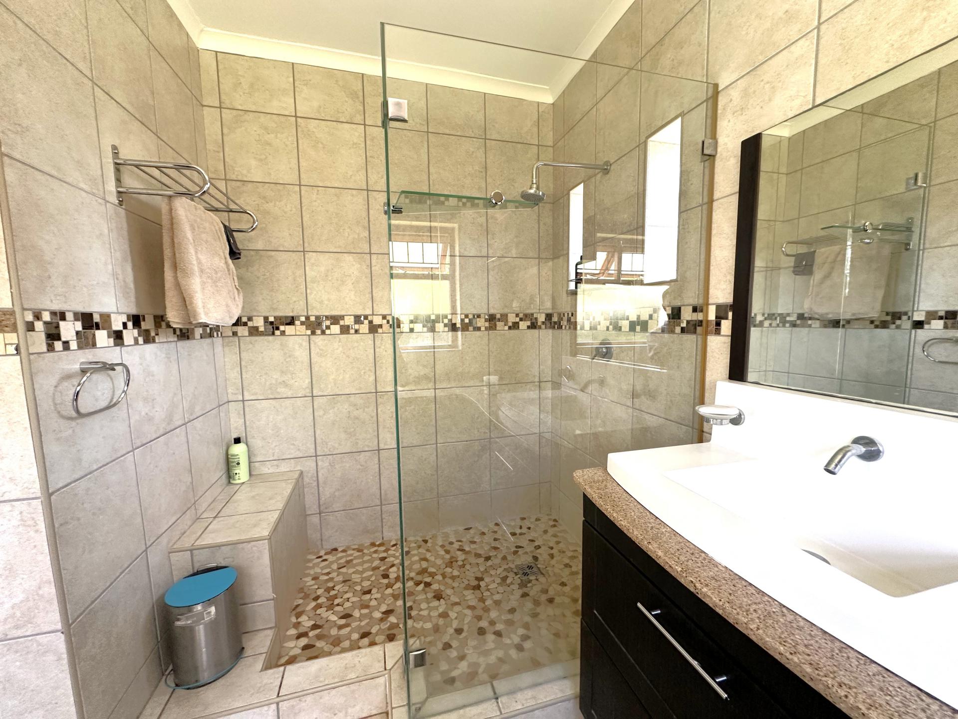  of property in Glen Barrie