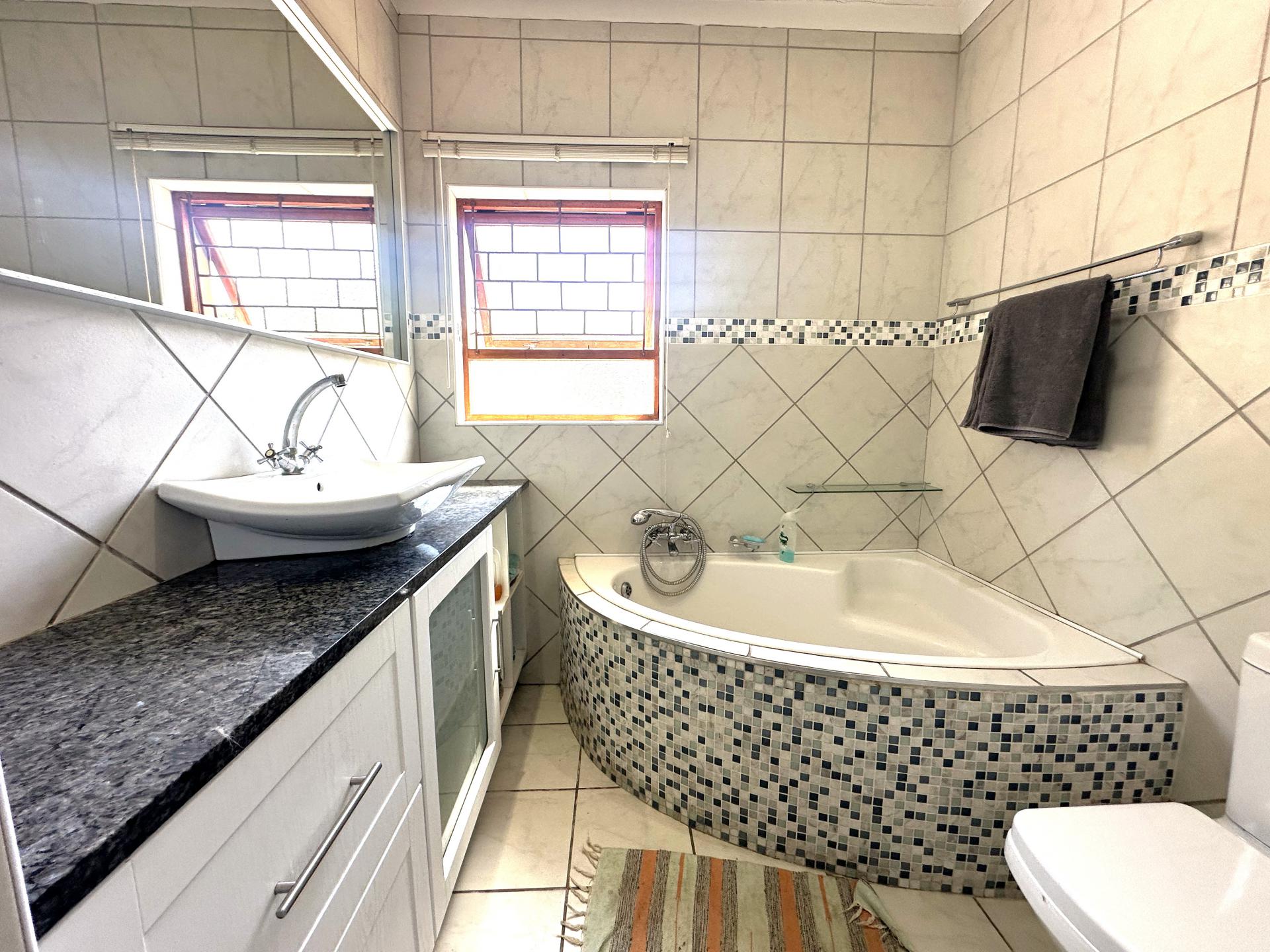  of property in Glen Barrie