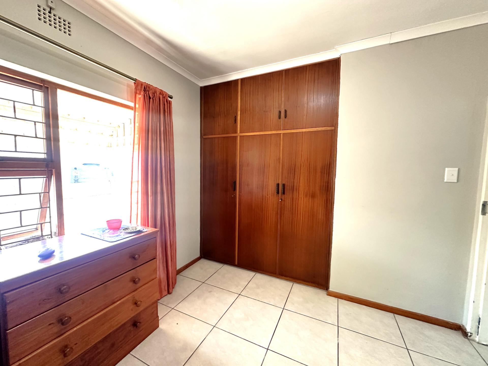  of property in Glen Barrie