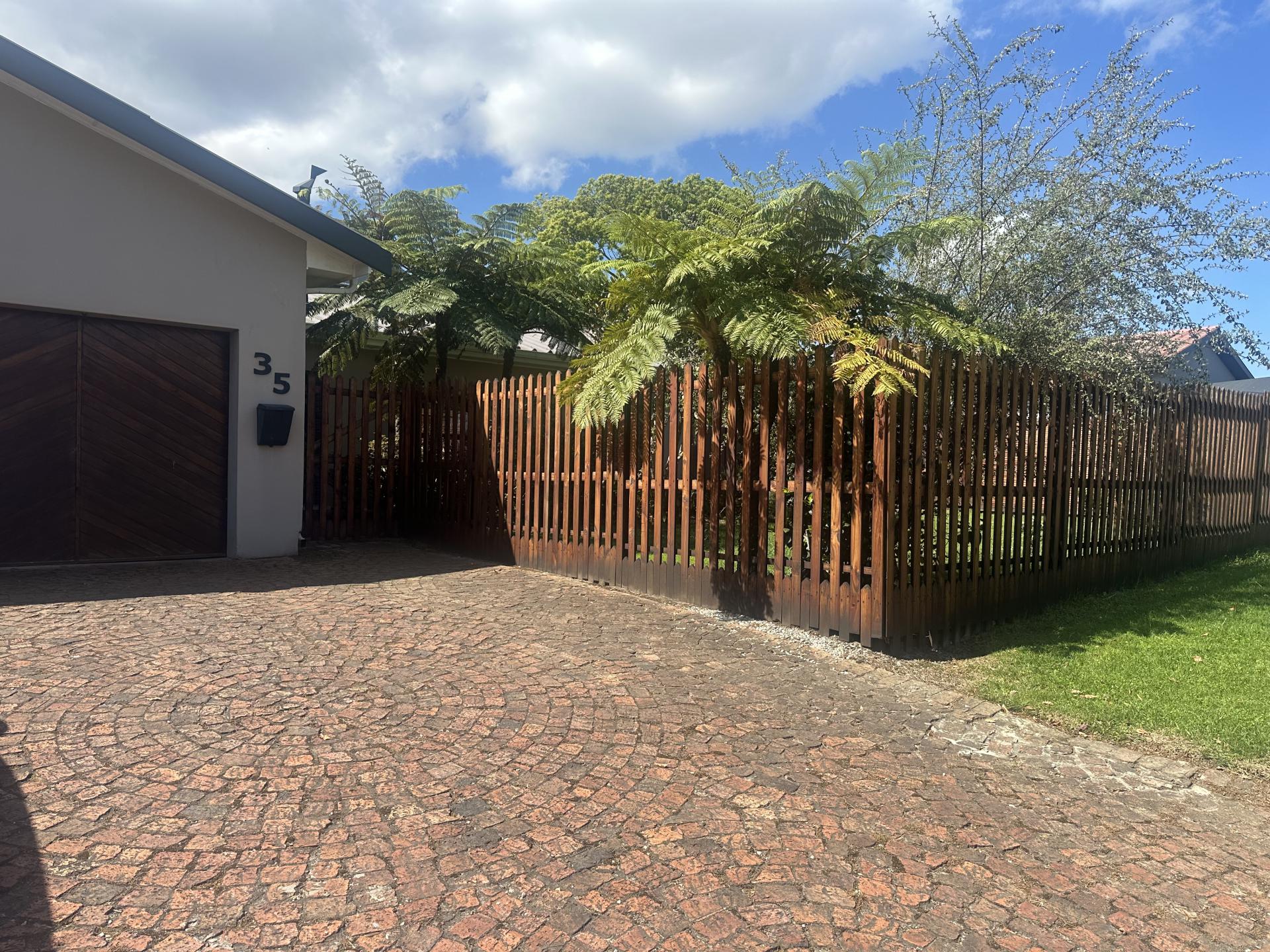  of property in Glen Barrie