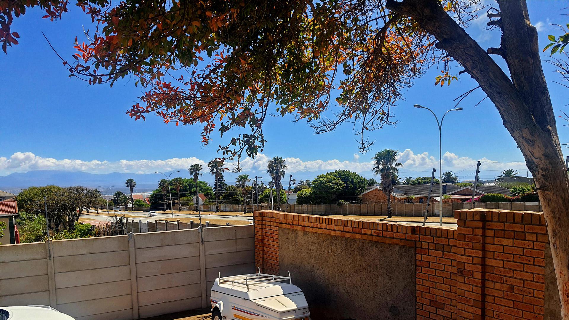 Spaces of property in Heiderand