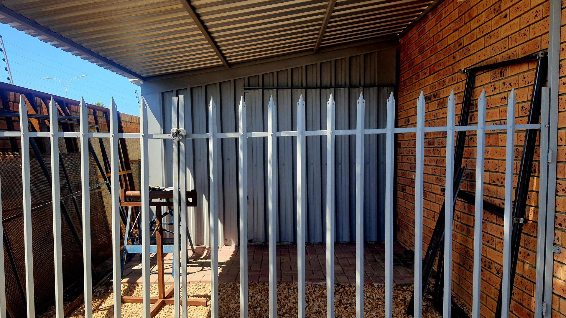 Carport  of property in Heiderand