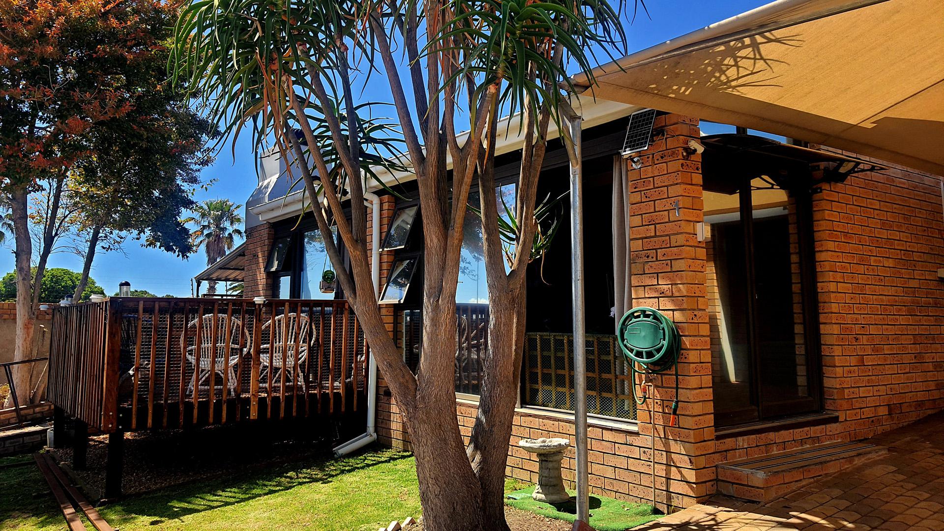 Front View of property in Heiderand